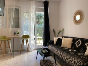 Cozy apartment near sea